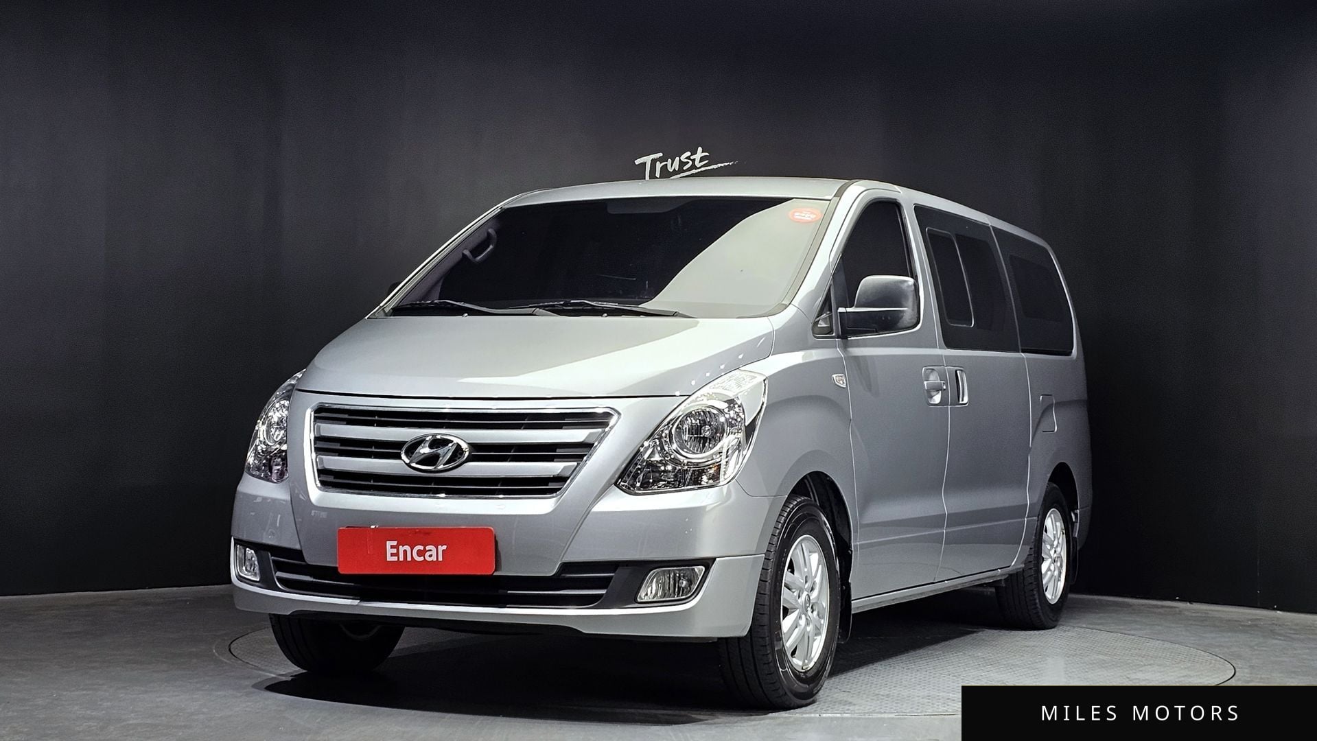 Hyundai Starex 2017 — фото 1 из 12