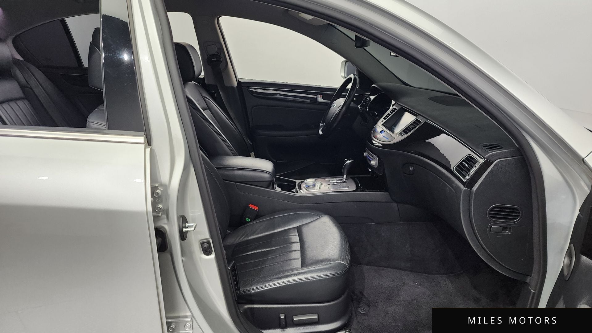 Hyundai Genesis 2013 — миниатюра 11