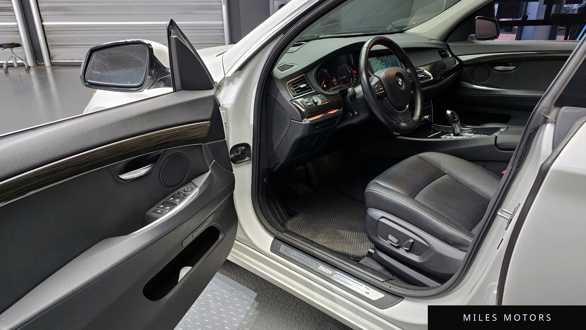 BMW 5 Series GT (F07) 2014 — миниатюра 11