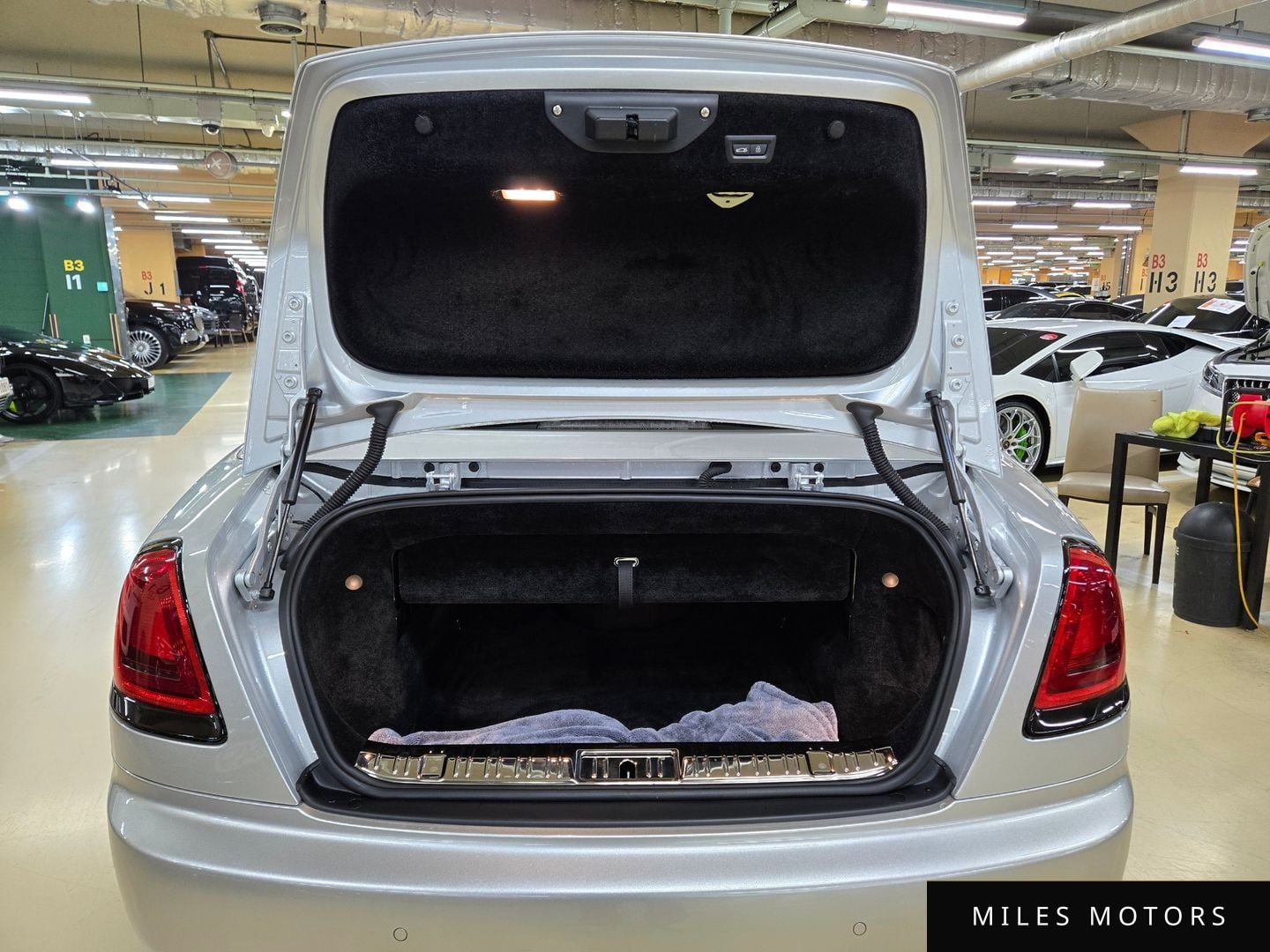 Rolls-Royce Dawn 2021 — миниатюра 12