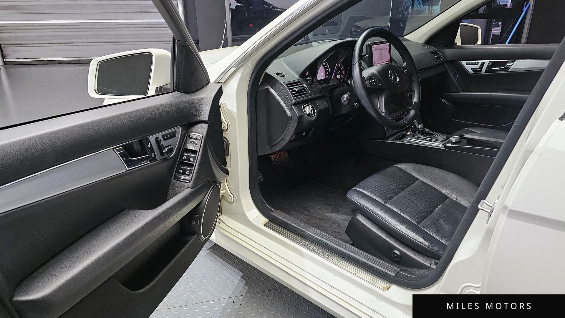 Mercedes-Benz C-Class W204 2010 — миниатюра 11