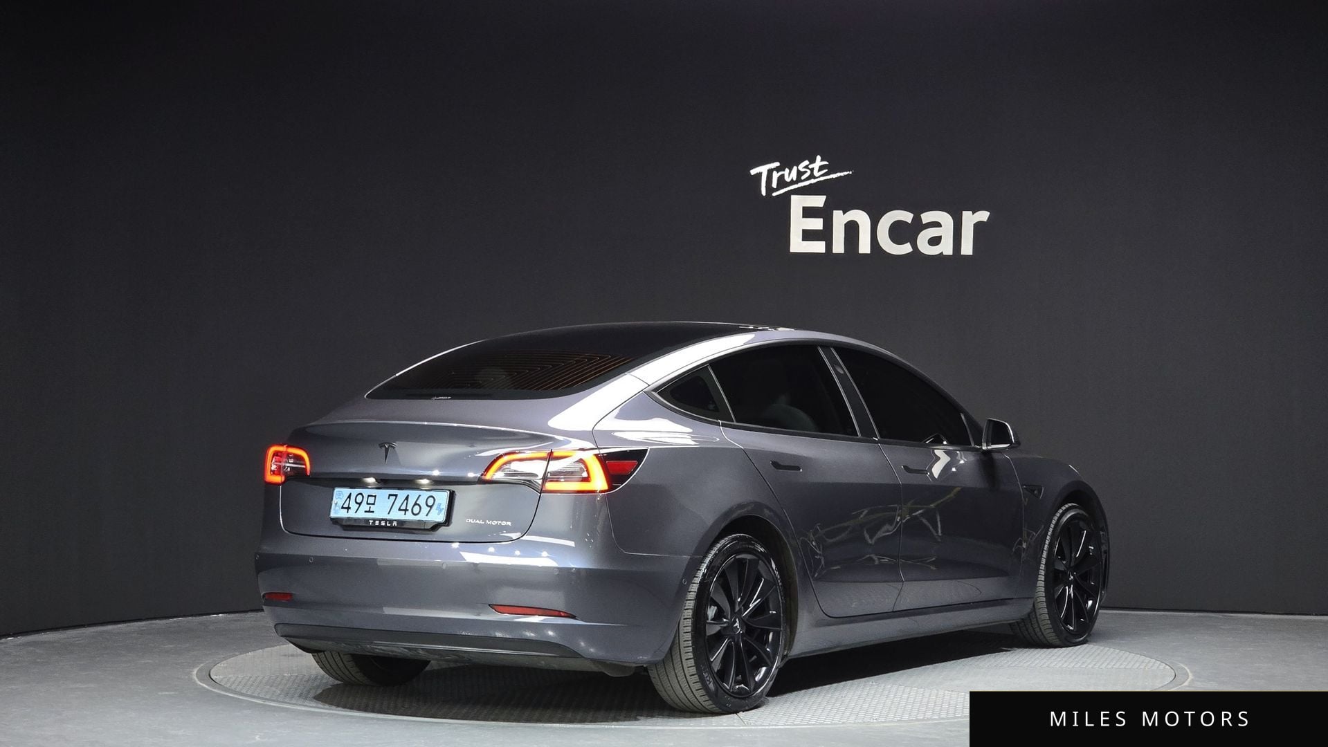 Tesla Model 3 2020 — миниатюра 2