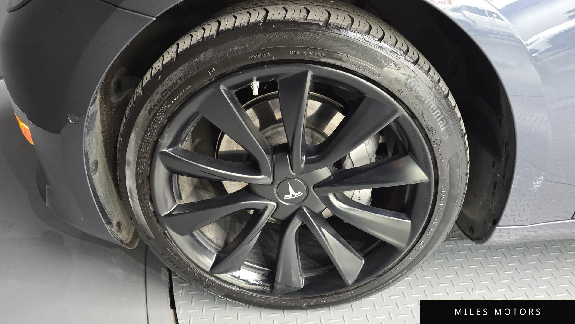 Tesla Model 3 2020 — миниатюра 5