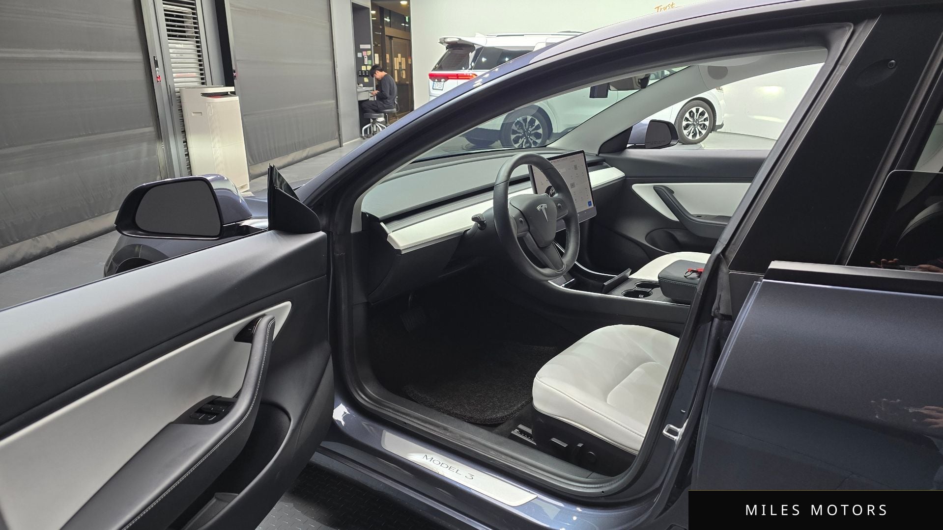 Tesla Model 3 2020 — миниатюра 10