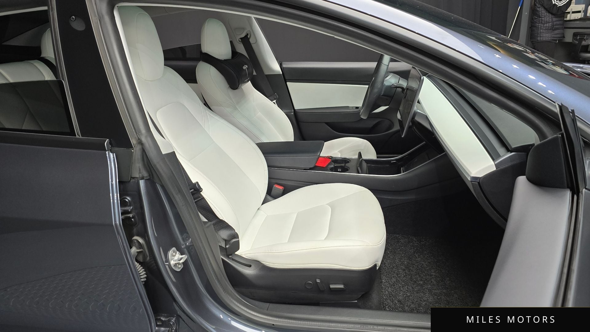 Tesla Model 3 2020 — миниатюра 12