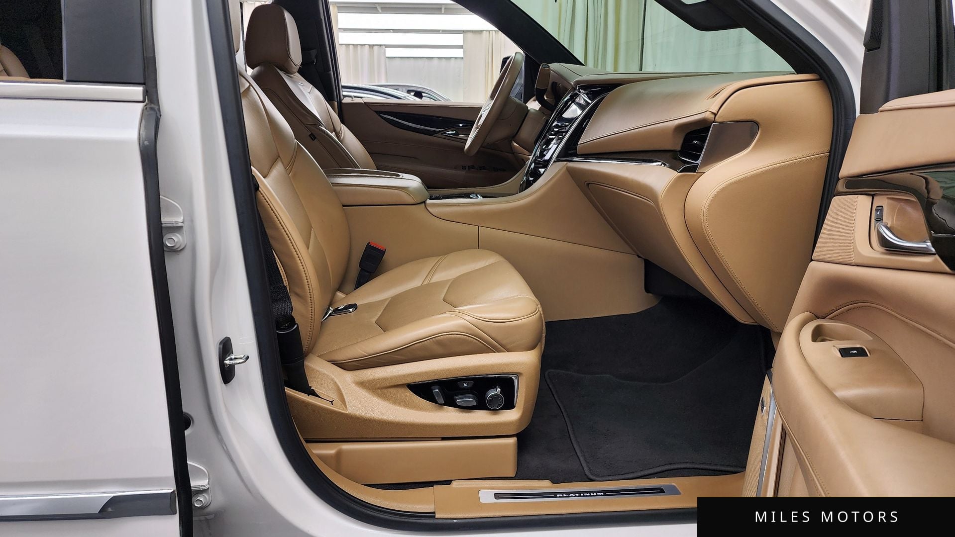 Cadillac Escalade 2020 — миниатюра 11