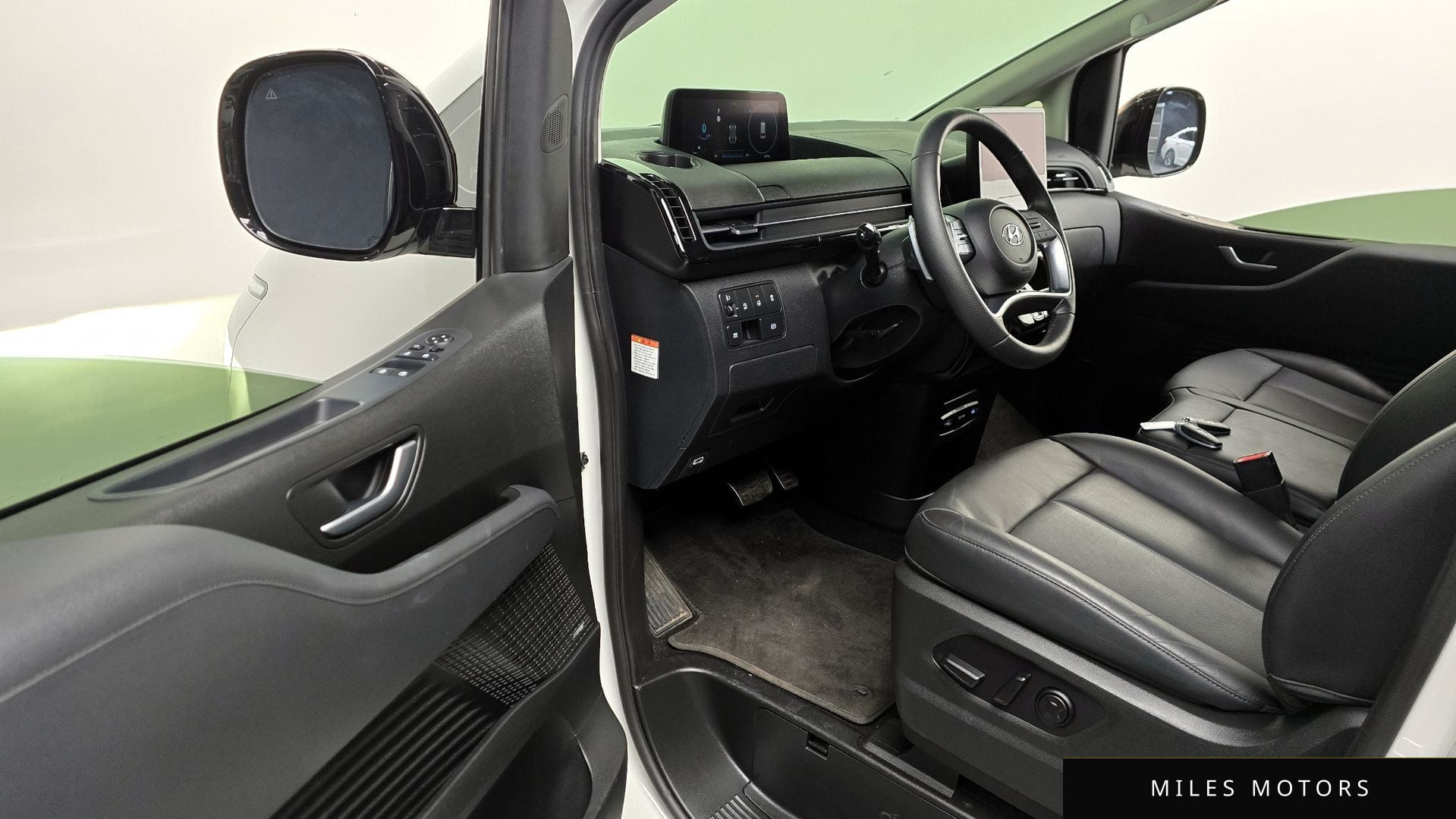 Hyundai 스타리아 2023 — миниатюра 11