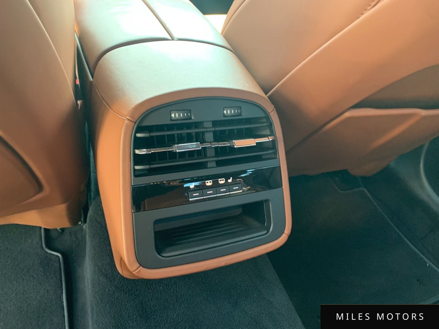 Maserati Quattroporte 2018 — миниатюра 8