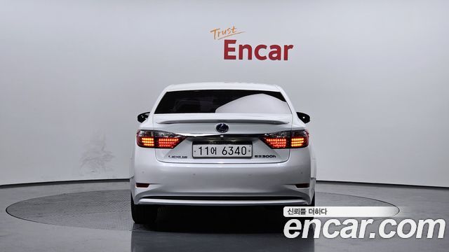 Лексус ES300h 2015 — миниатюра 4