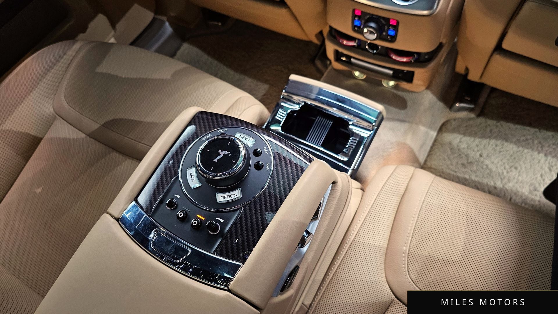 Rolls-Royce 고스트 2019 — миниатюра 9