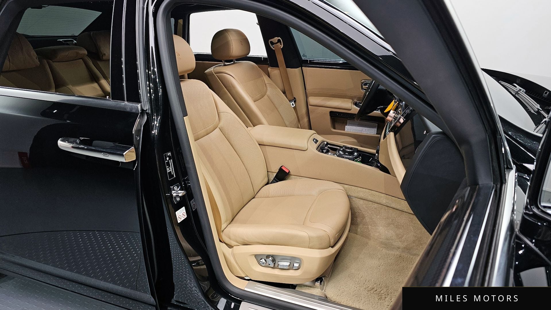 Rolls-Royce 고스트 2019 — миниатюра 10