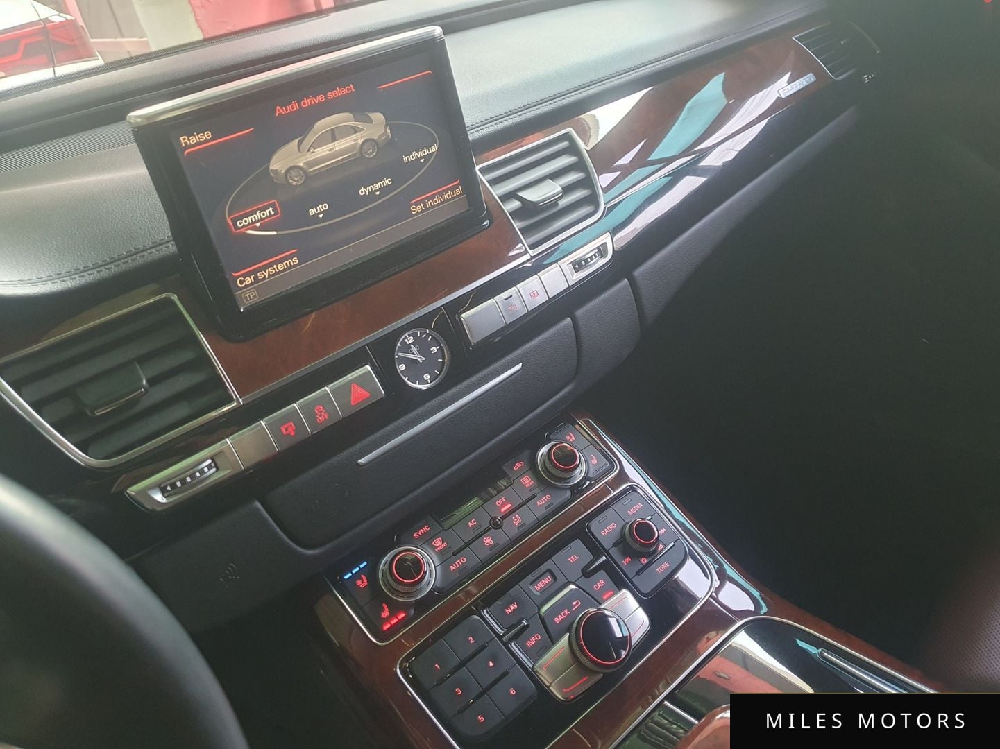 Audi A8 2011 — миниатюра 6