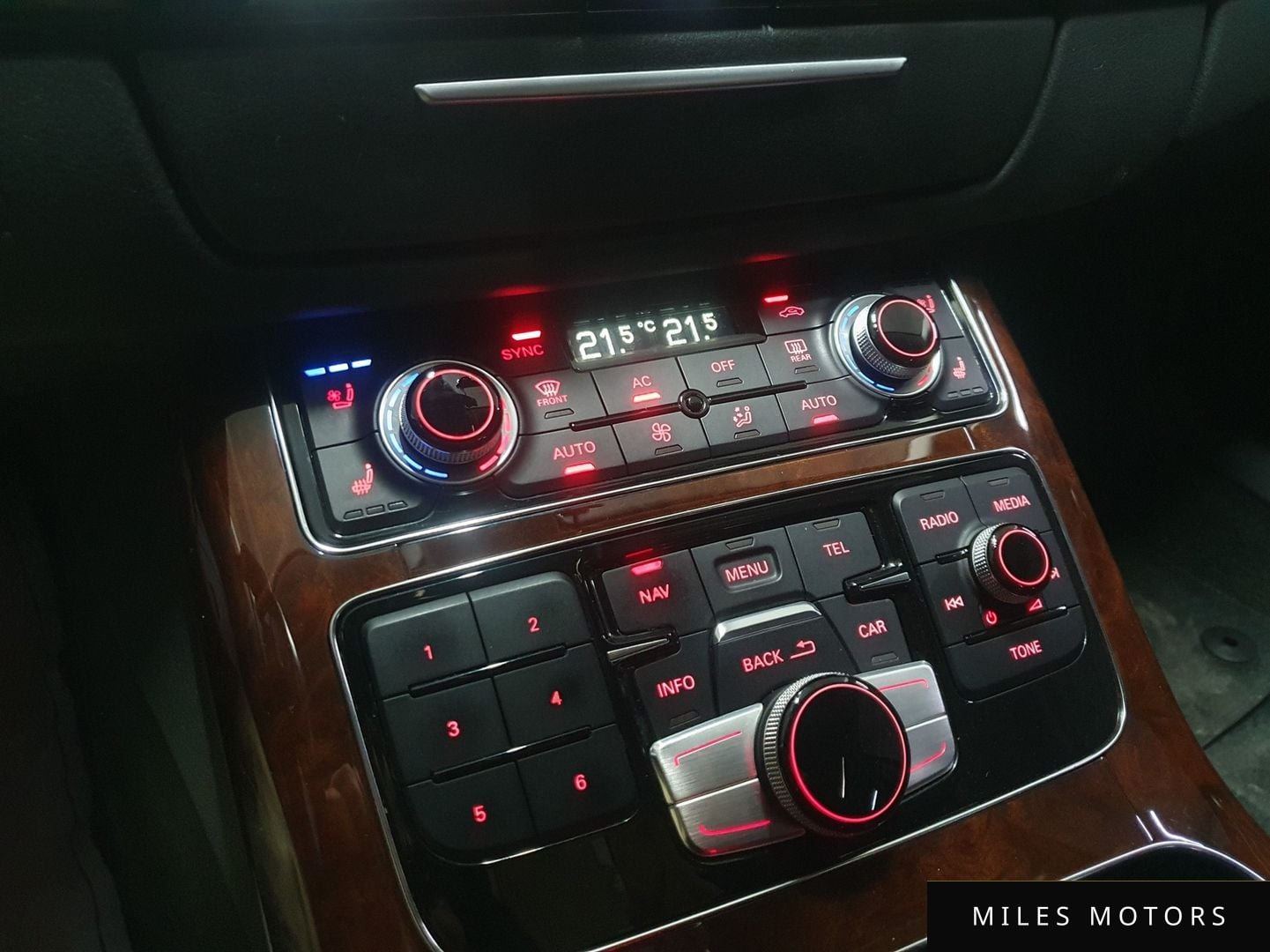 Audi A8 2011 — миниатюра 11