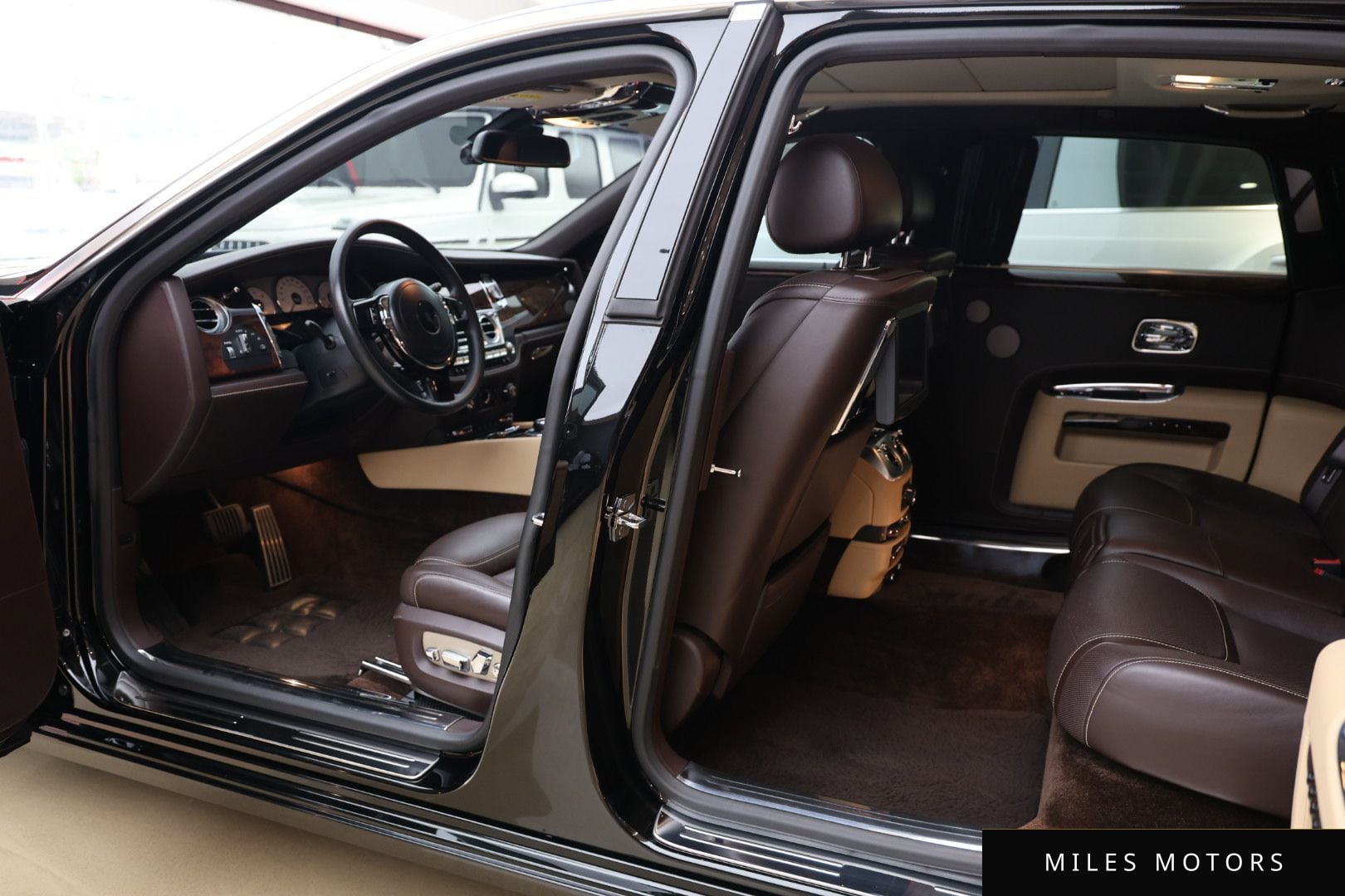 Rolls-Royce 고스트 2018 — миниатюра 10