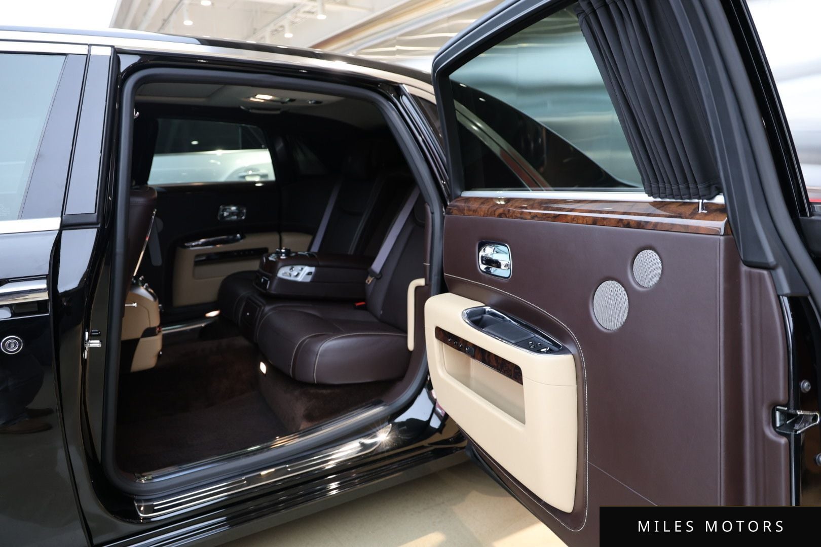 Rolls-Royce 고스트 2018 — миниатюра 15