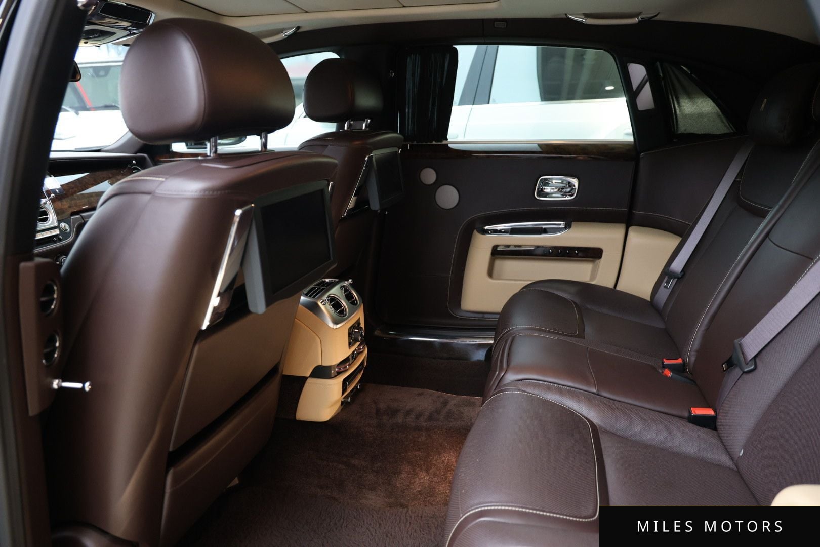 Rolls-Royce 고스트 2018 — миниатюра 17