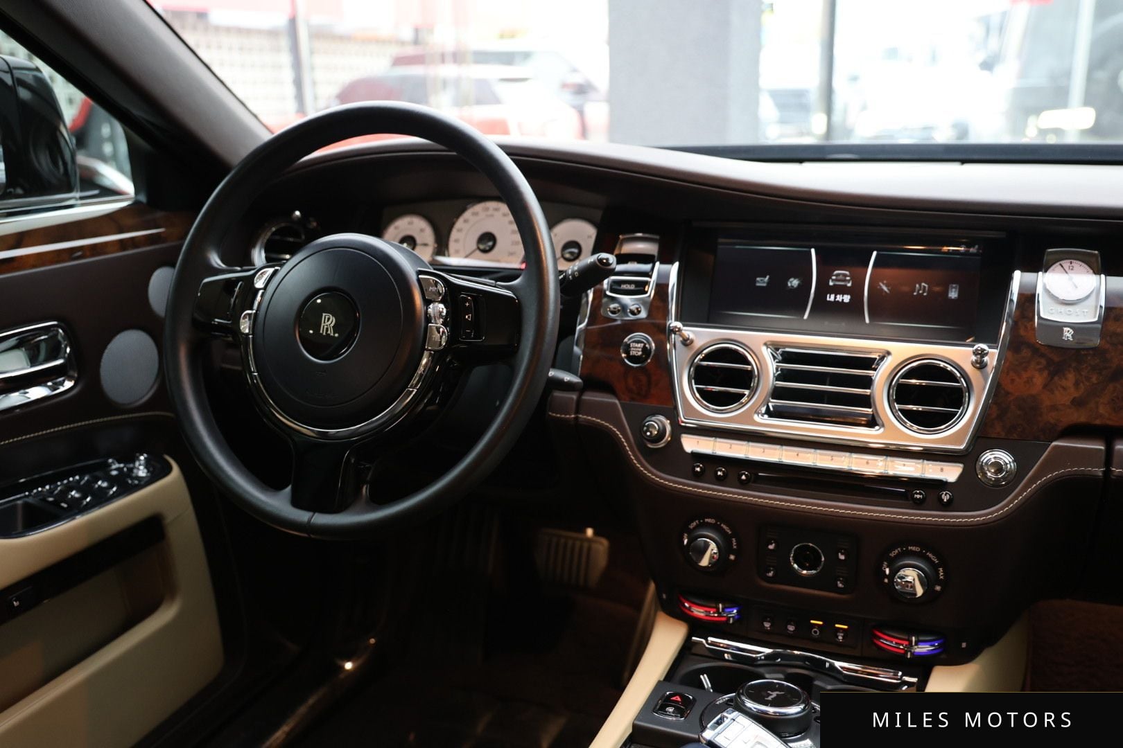 Rolls-Royce 고스트 2018 — миниатюра 18