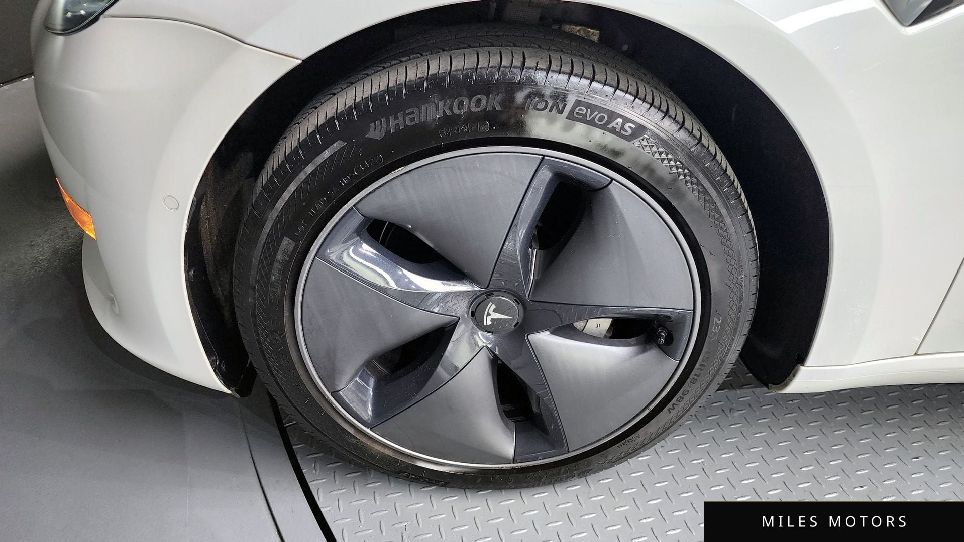 Tesla Model 3 2020 — миниатюра 5