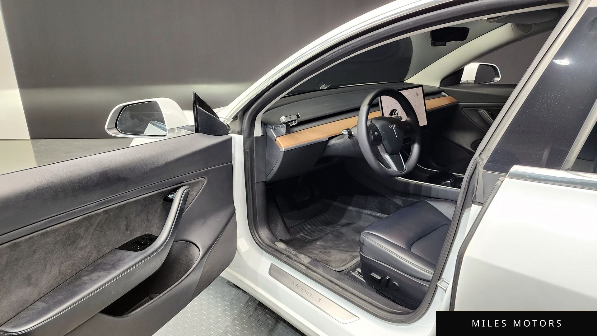 Tesla Model 3 2020 — миниатюра 10