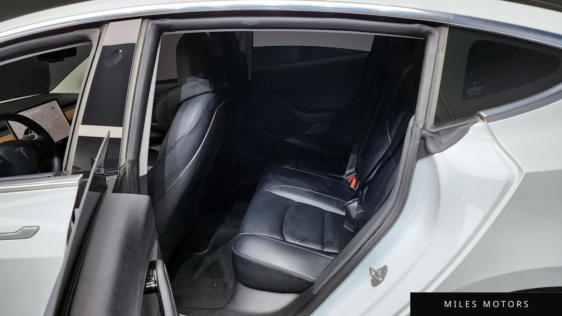 Tesla Model 3 2020 — миниатюра 11