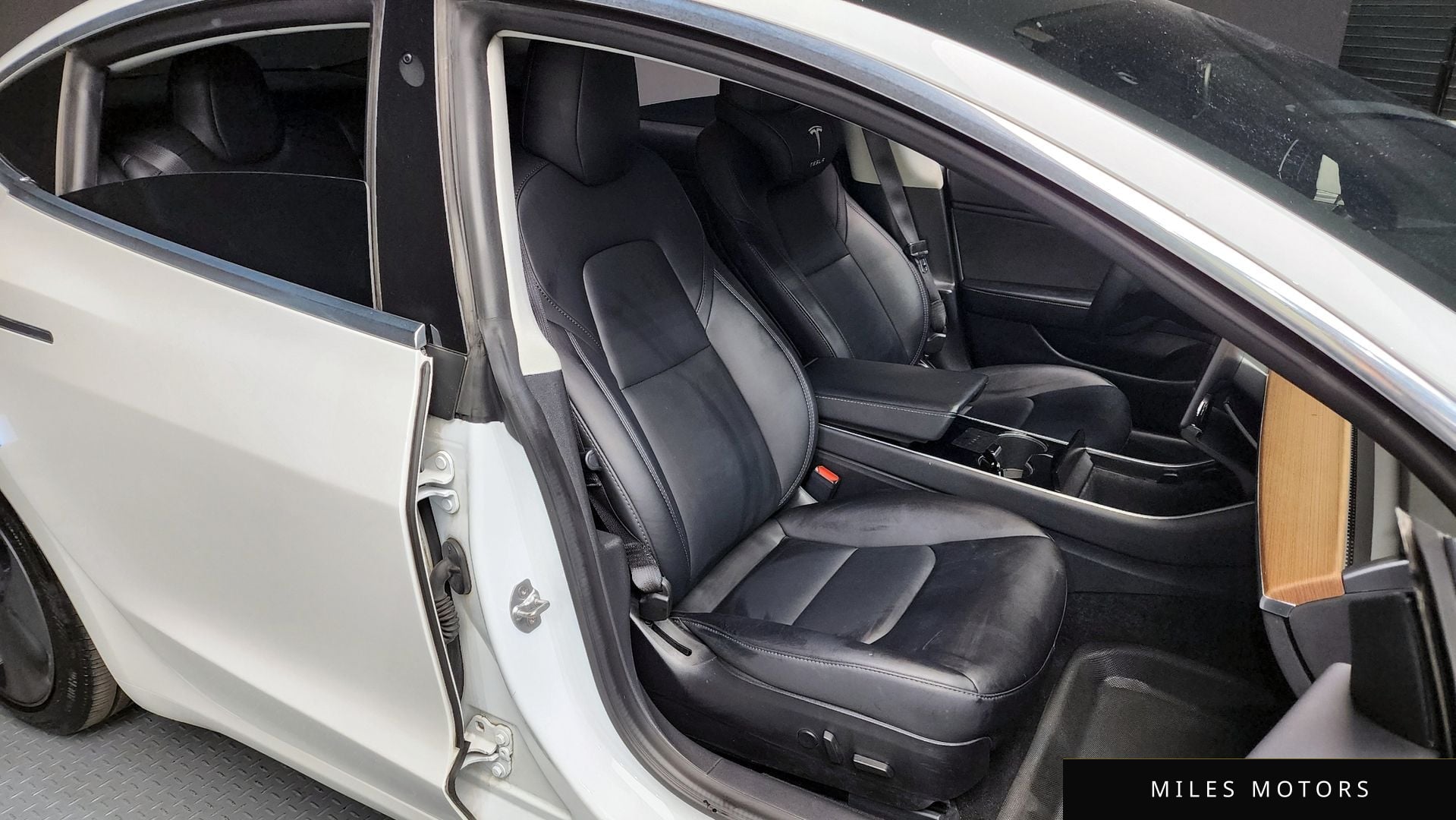 Tesla Model 3 2020 — миниатюра 12