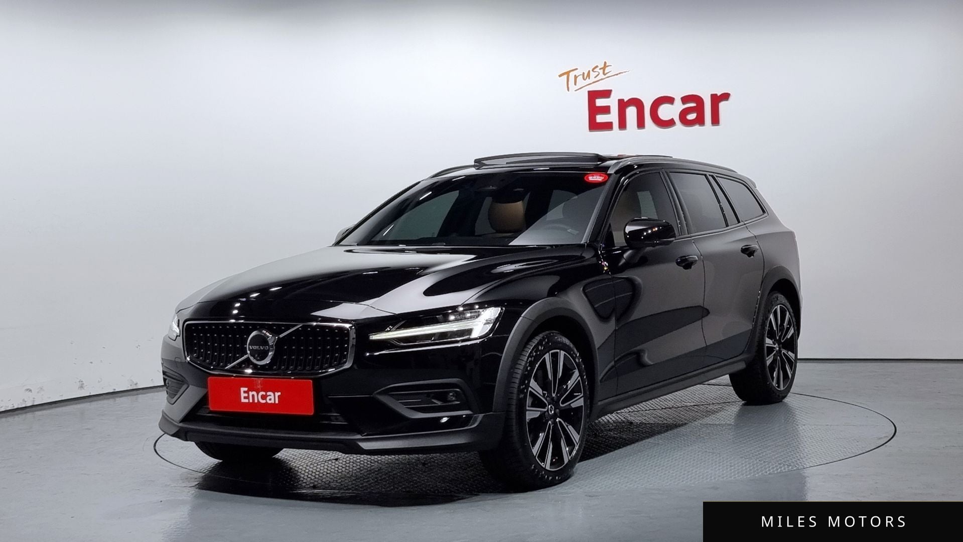 Volvo V60 2024 — фото 1 из 12