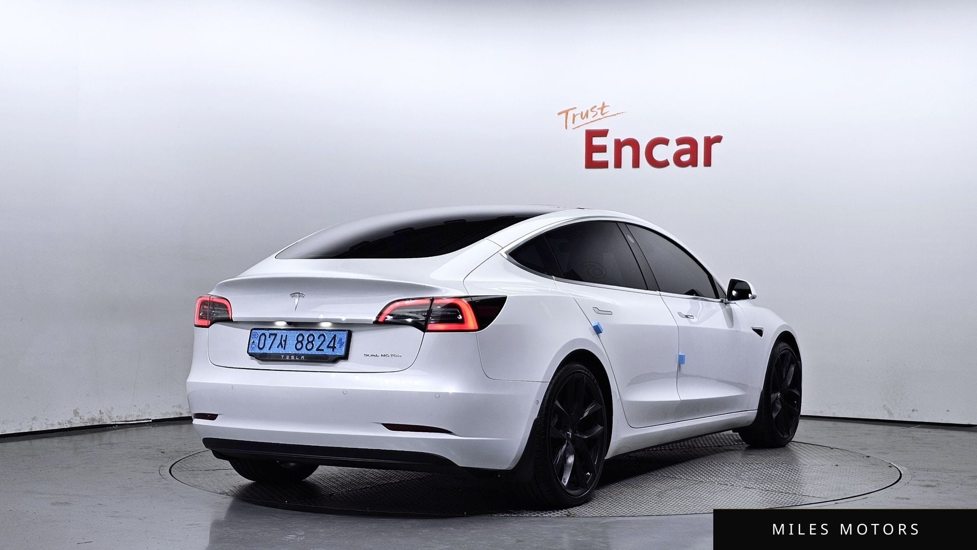 Tesla Model 3 2020 — миниатюра 2