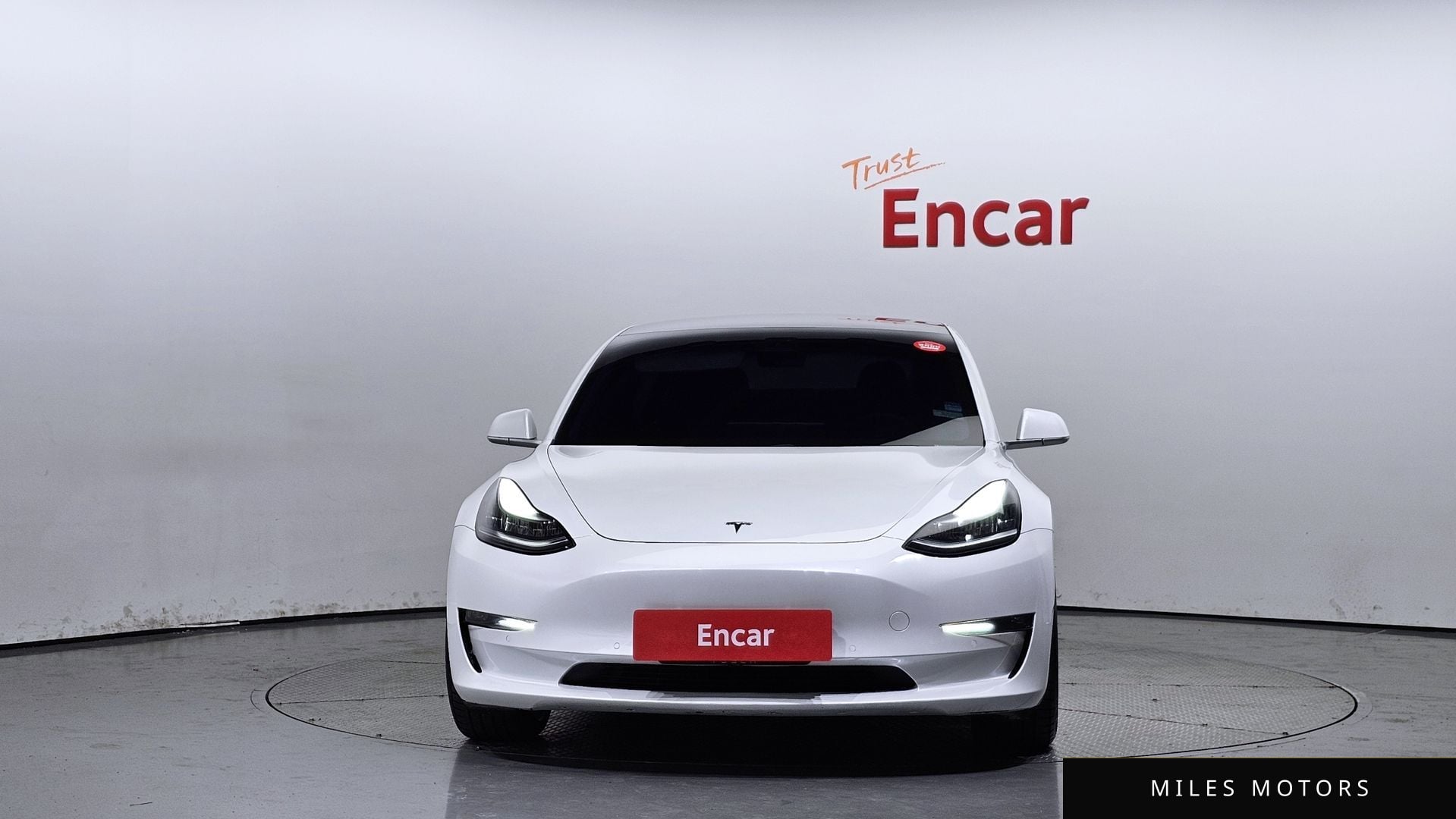 Tesla Model 3 2020 — миниатюра 3