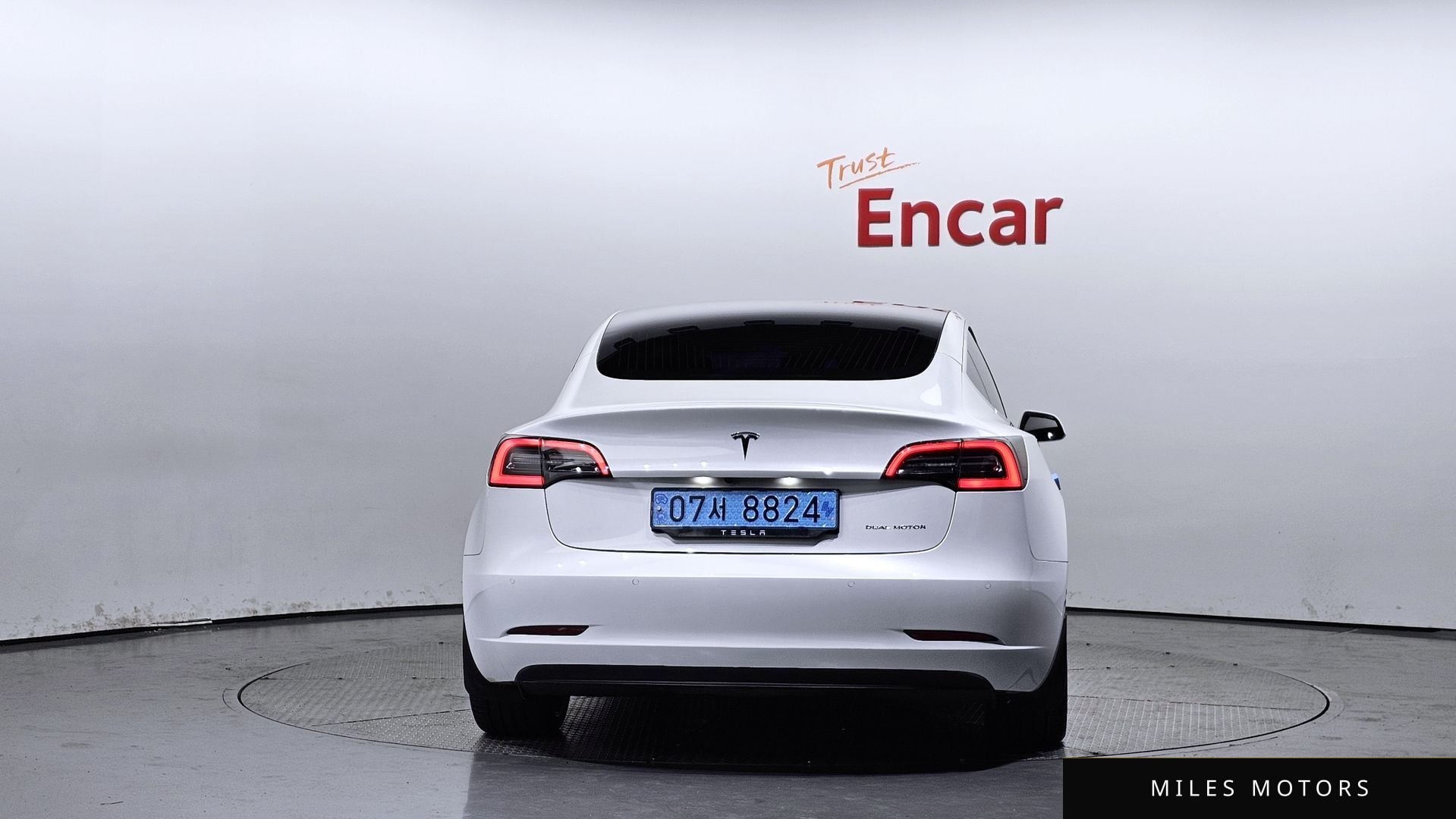Tesla Model 3 2020 — миниатюра 4