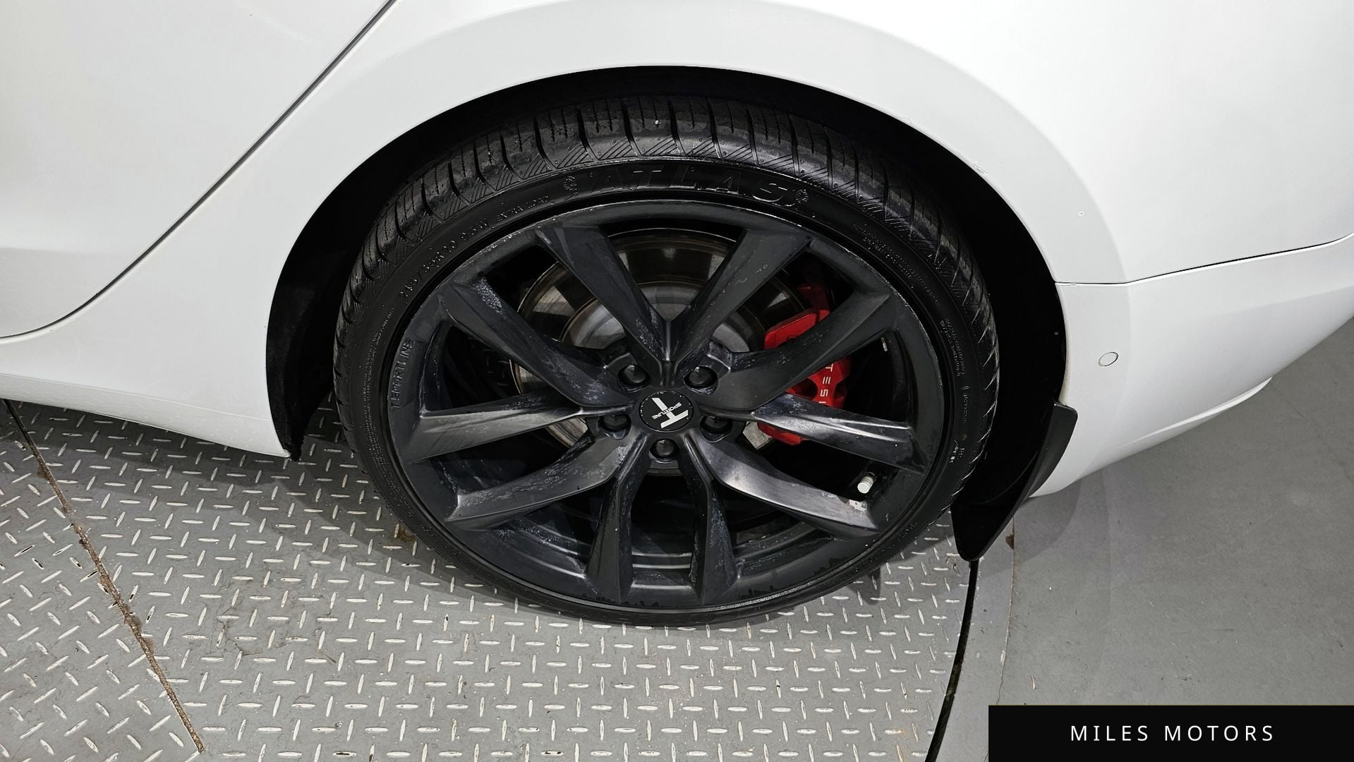 Tesla Model 3 2020 — миниатюра 5