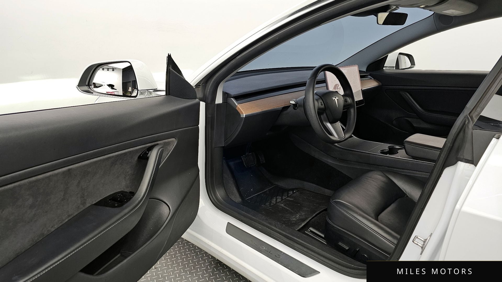 Tesla Model 3 2020 — миниатюра 10