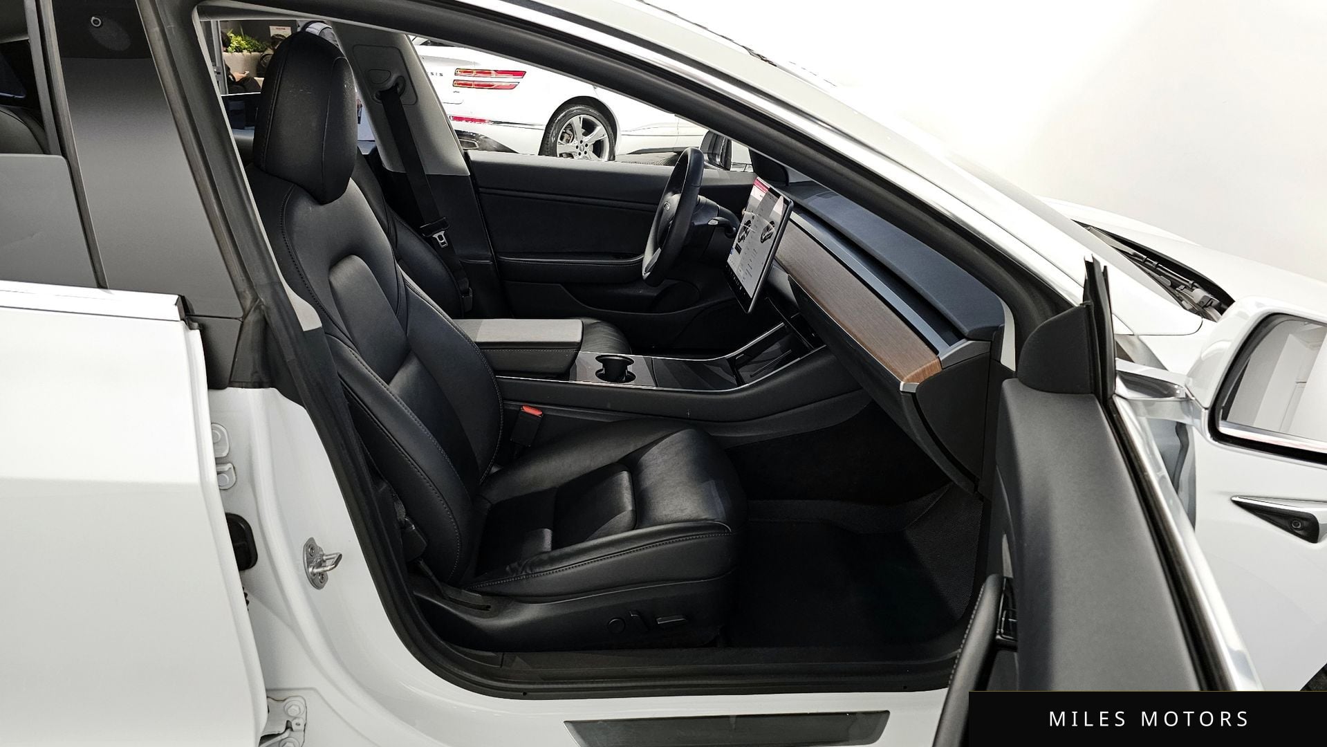 Tesla Model 3 2020 — миниатюра 11