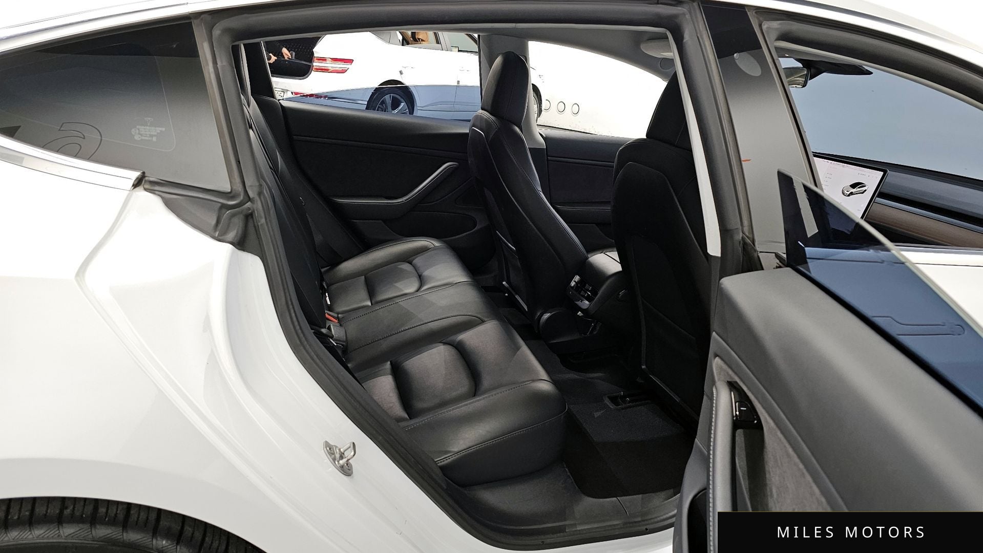 Tesla Model 3 2020 — миниатюра 12