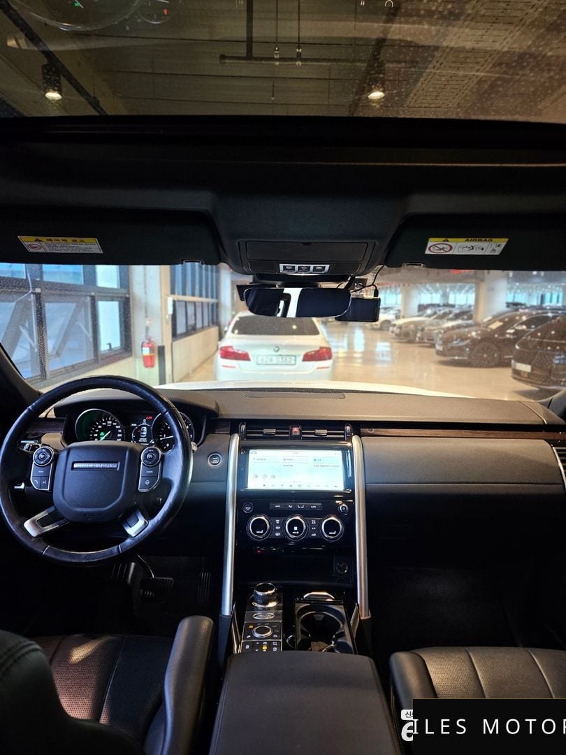 Land Rover Discovery 2017 — миниатюра 9