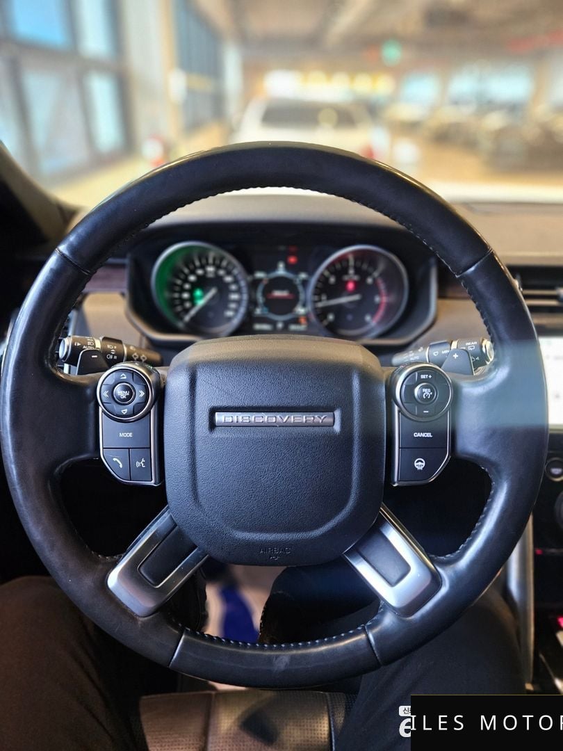 Land Rover Discovery 2017 — миниатюра 11