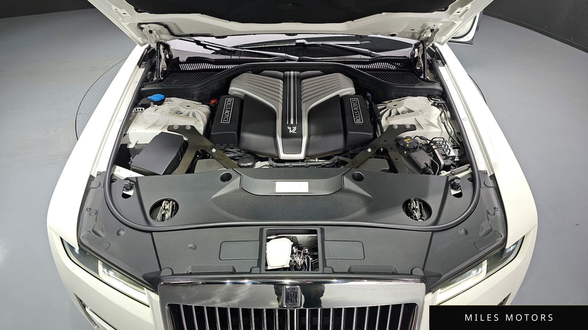 Rolls-Royce 고스트 2022 — миниатюра 6