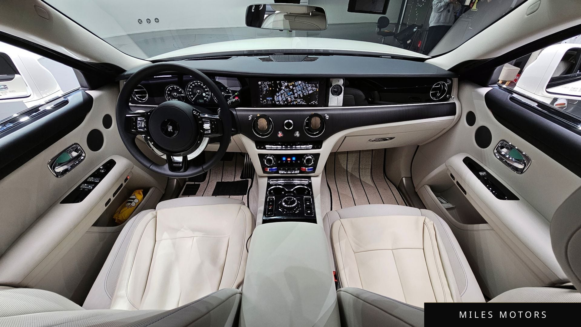 Rolls-Royce 고스트 2022 — миниатюра 7
