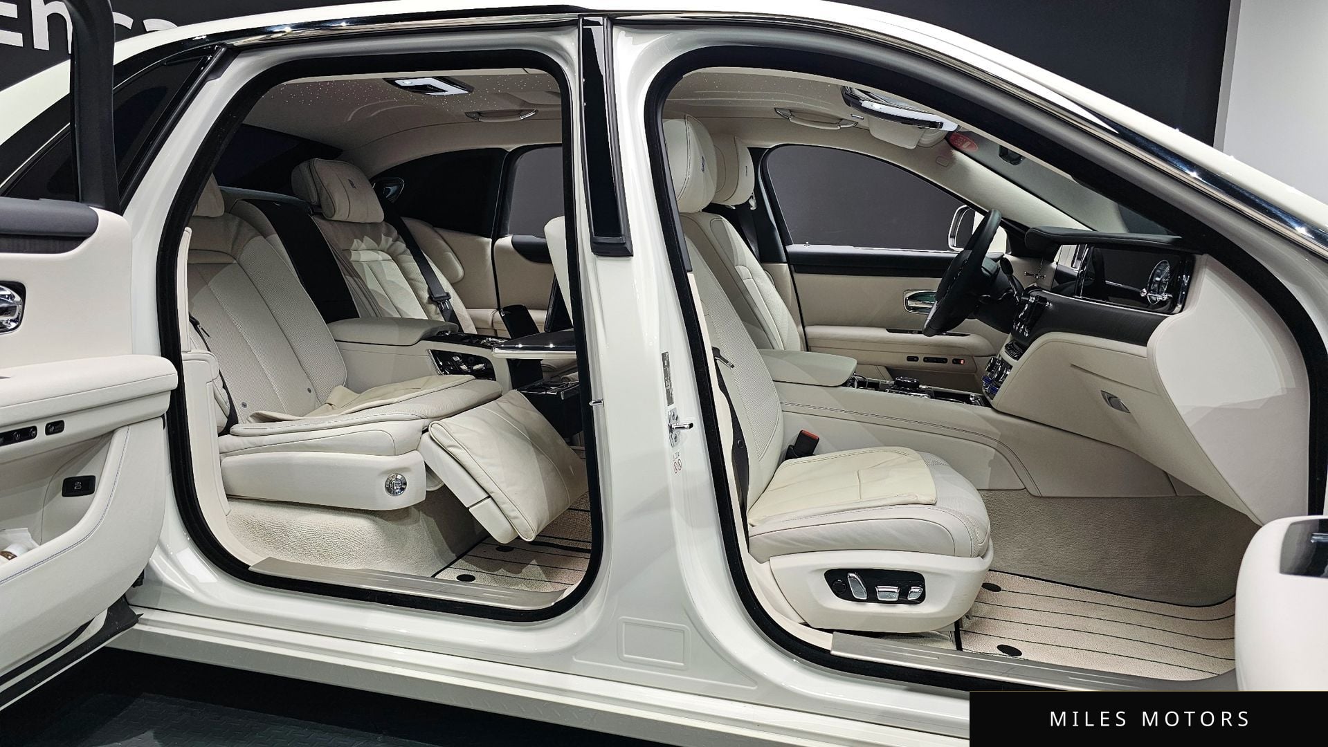 Rolls-Royce 고스트 2022 — миниатюра 10
