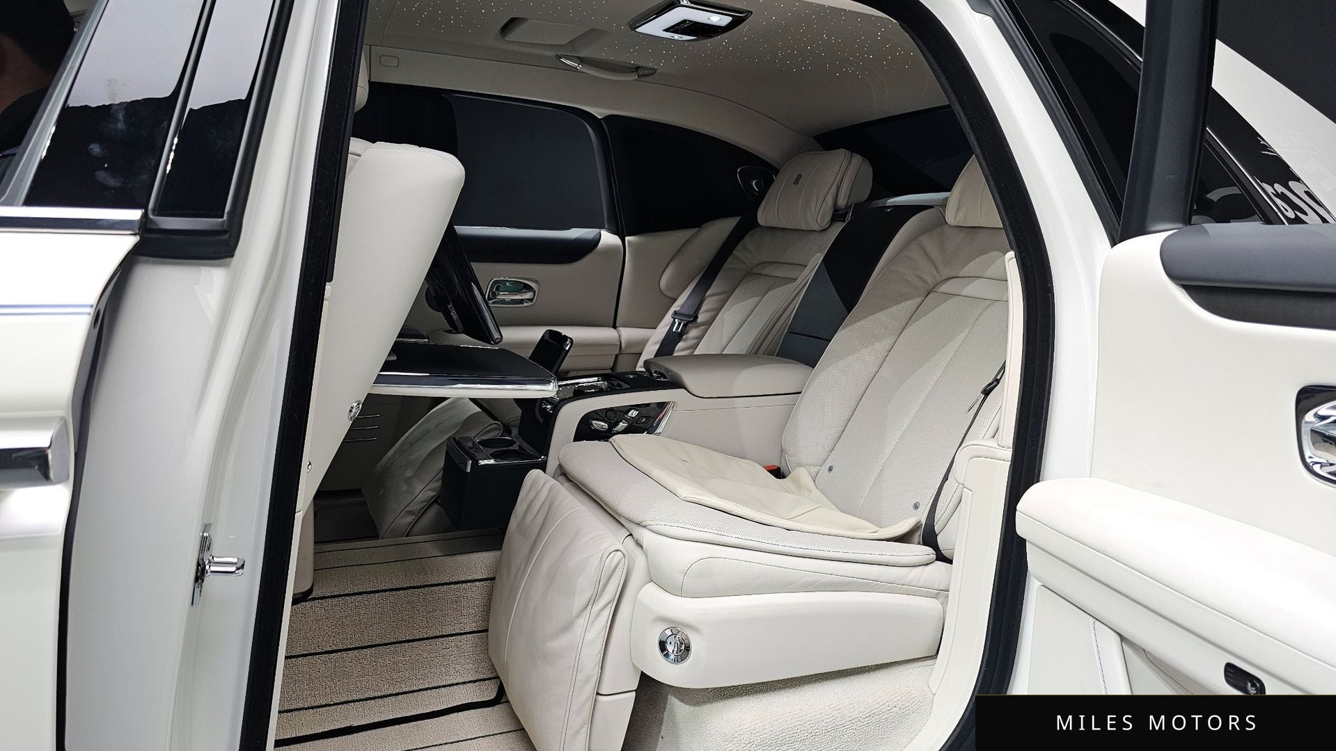 Rolls-Royce 고스트 2022 — миниатюра 12