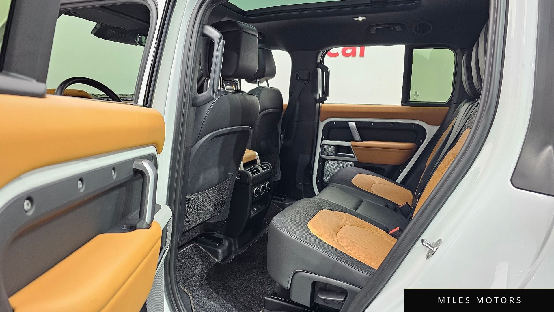 Land Rover Defender 2024 — миниатюра 12