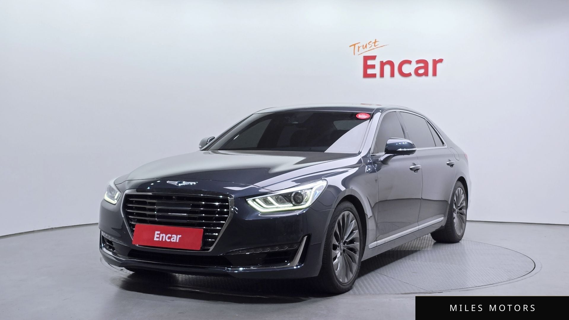 Genesis EQ900 2016 — фото 1 из 12