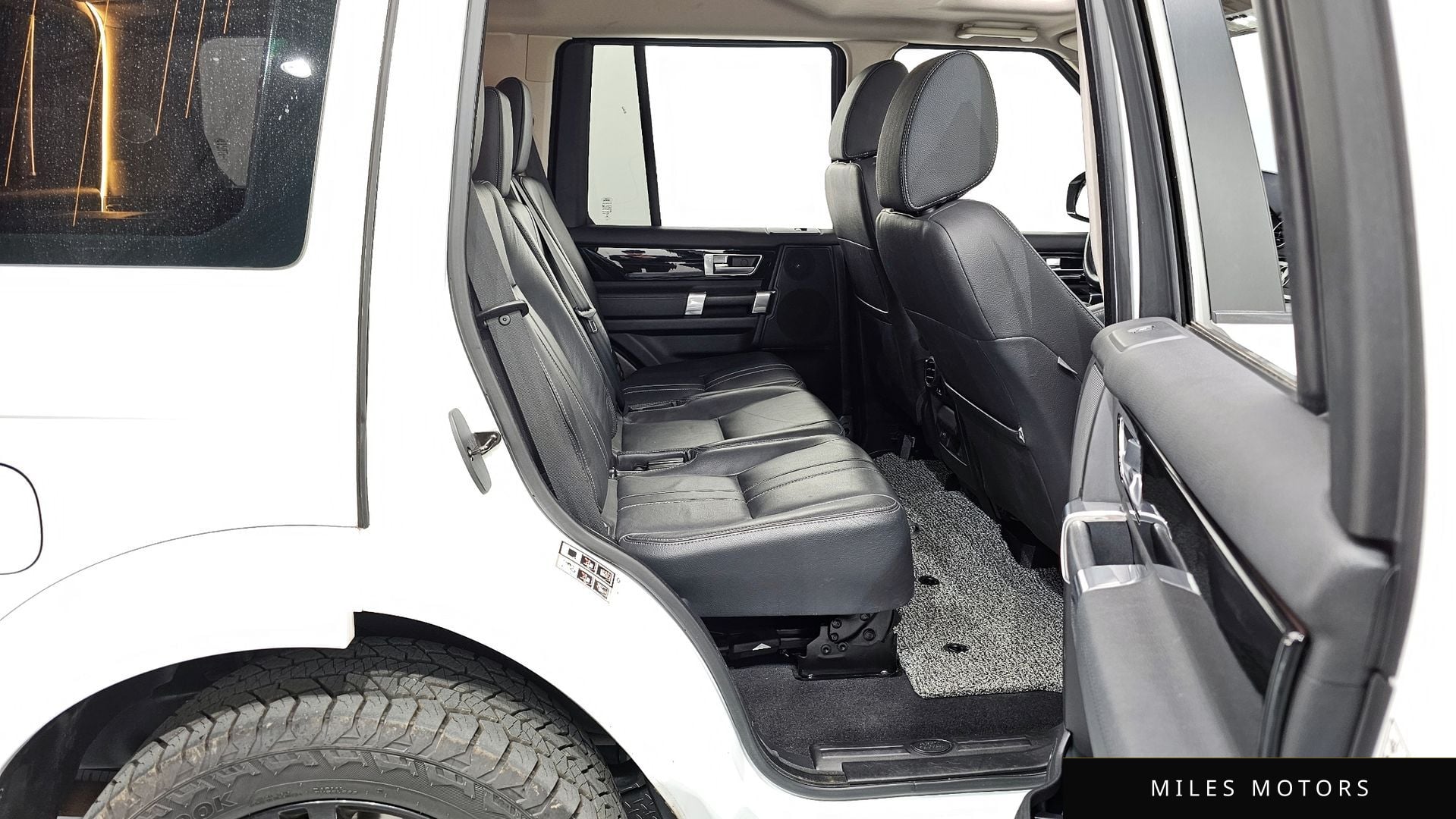 Land Rover Discovery 2016 — миниатюра 12
