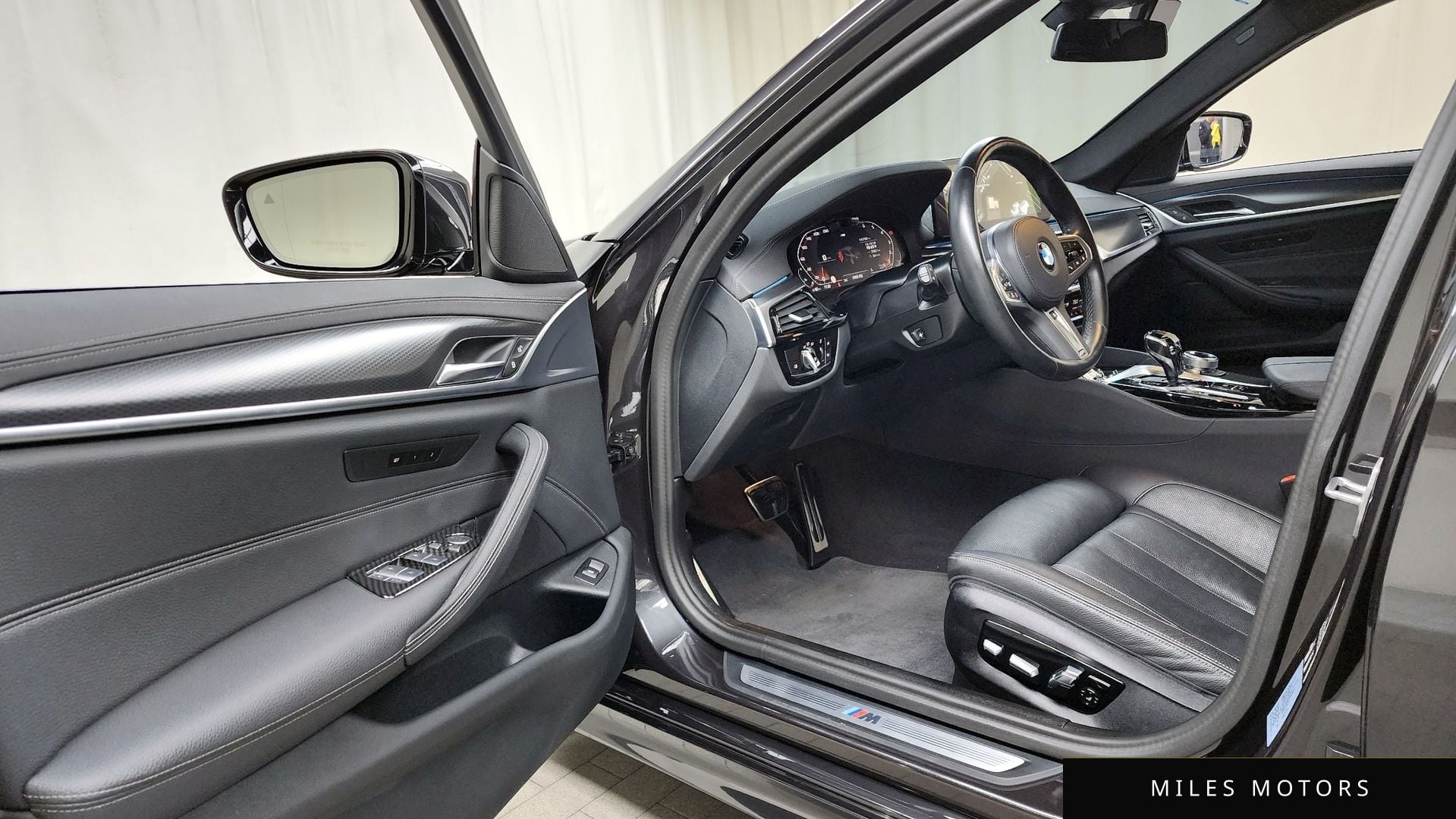 BMW 5시리즈 (G30) 2023 — миниатюра 10