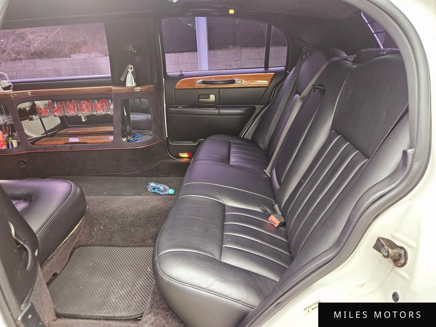 Lincoln Town Car 2003 — миниатюра 9