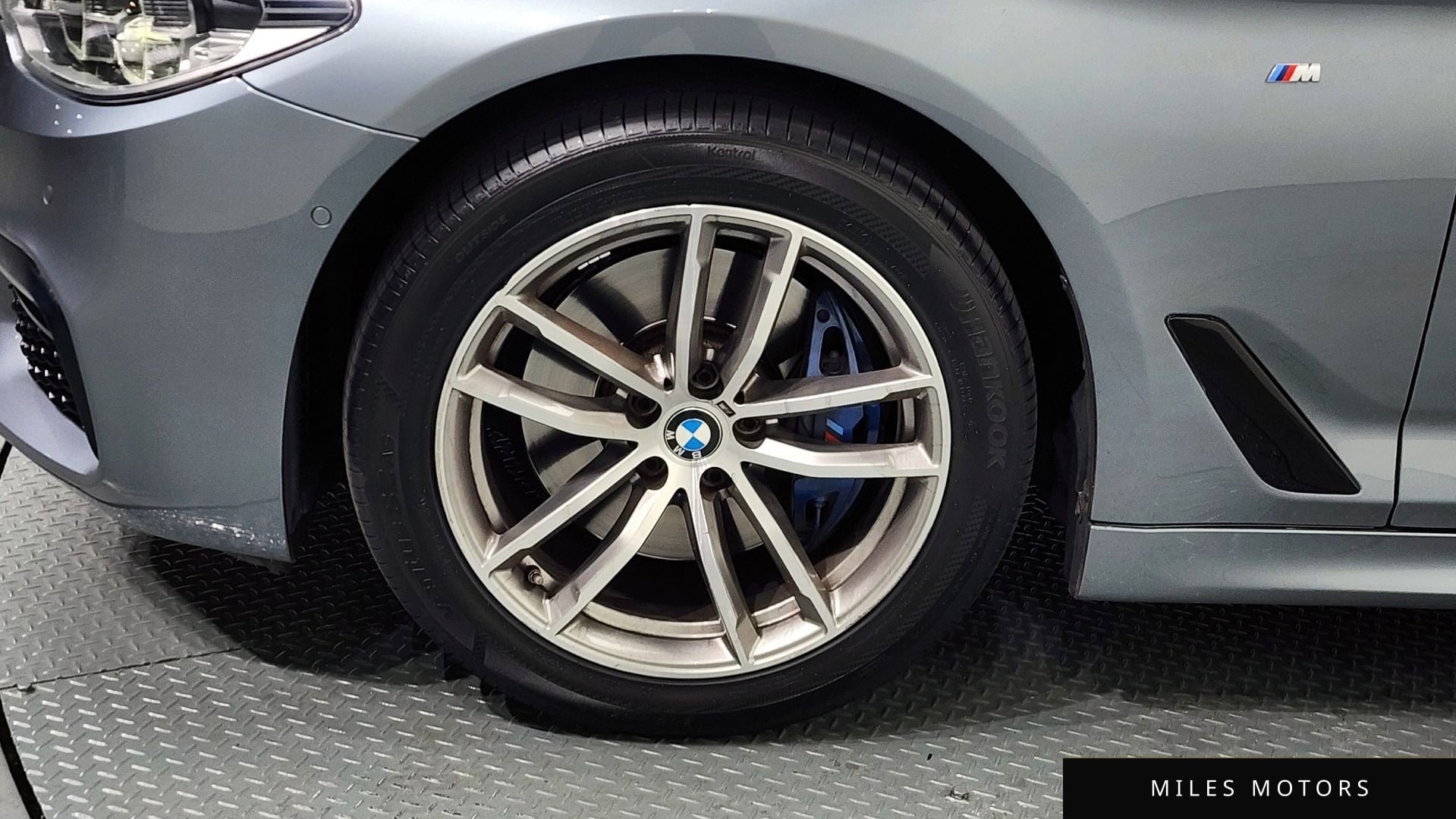 BMW 5 Series (G30) 2017 — миниатюра 5