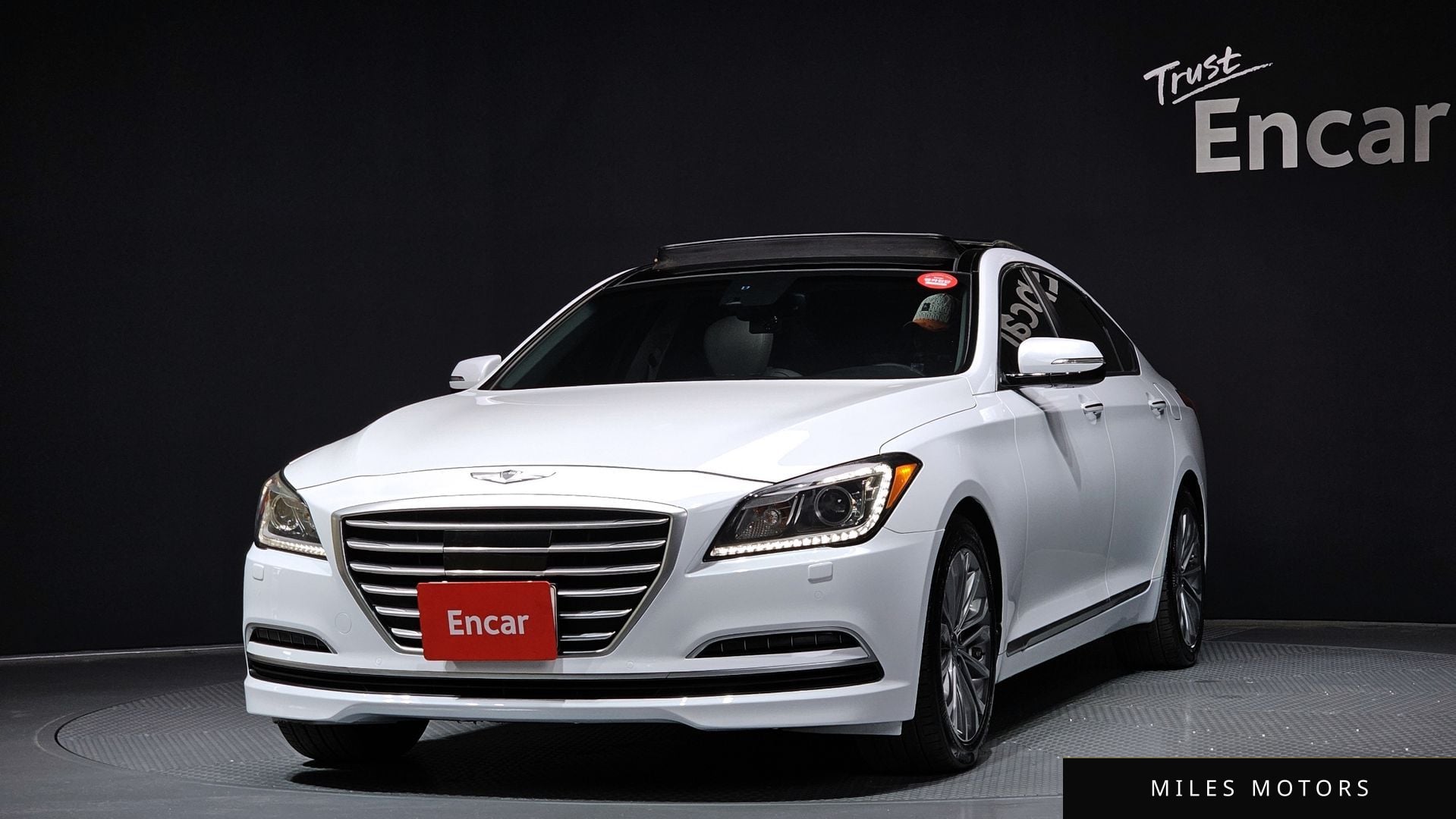 Hyundai Genesis 2015 — фото 1 из 12