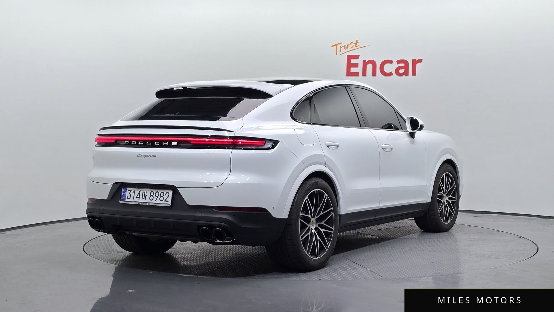 Porsche Cayenne 2024 — миниатюра 2