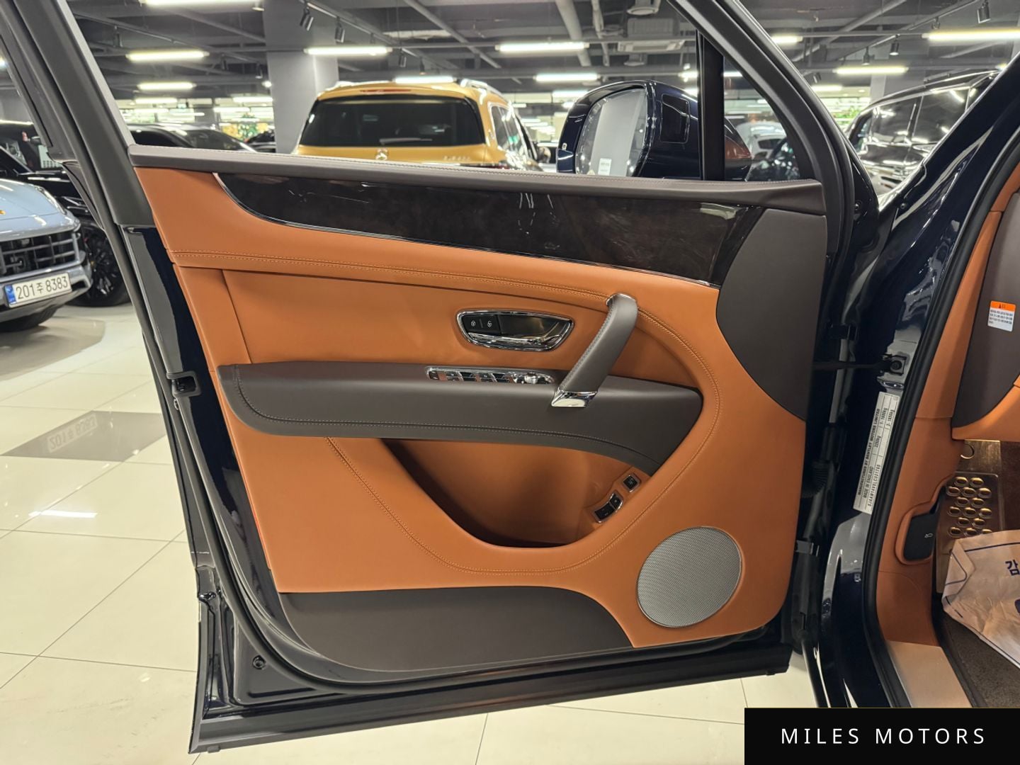 Bentley Bentayga 2020 — миниатюра 7