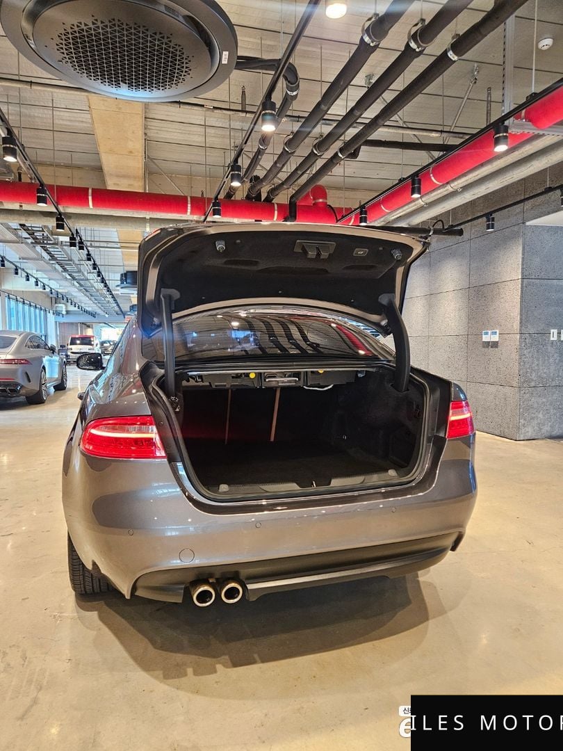 Jaguar XE 2016 — миниатюра 7