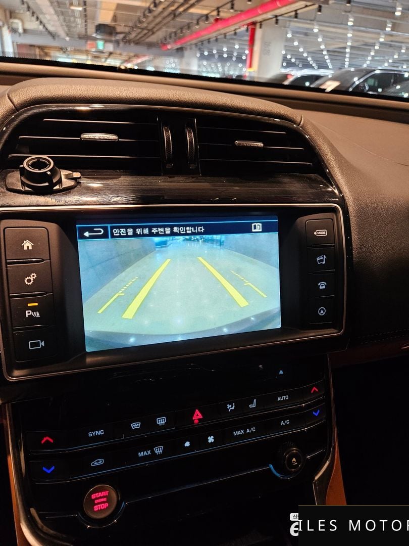 Jaguar XE 2016 — миниатюра 12
